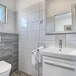 Jakov Haus *
