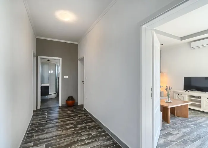 Jakov Haus בית נופש *